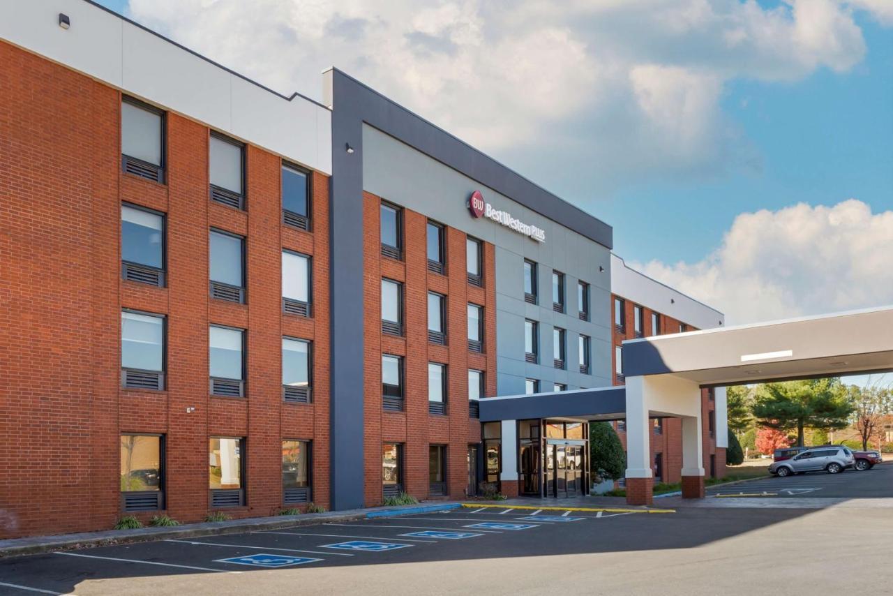 Best Western Plus Executive Hotel Richmond Dumbarton Экстерьер фото