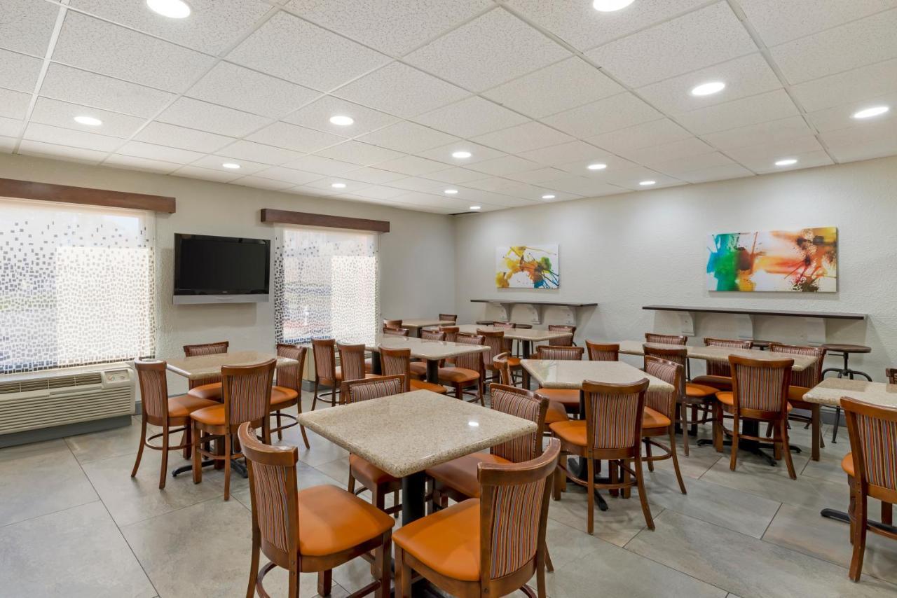 Best Western Plus Executive Hotel Richmond Dumbarton Экстерьер фото