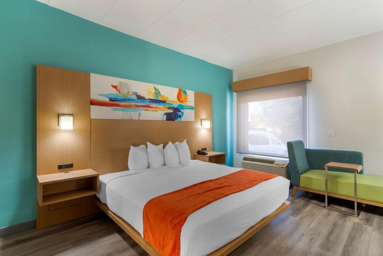 Best Western Plus Executive Hotel Richmond Dumbarton Экстерьер фото