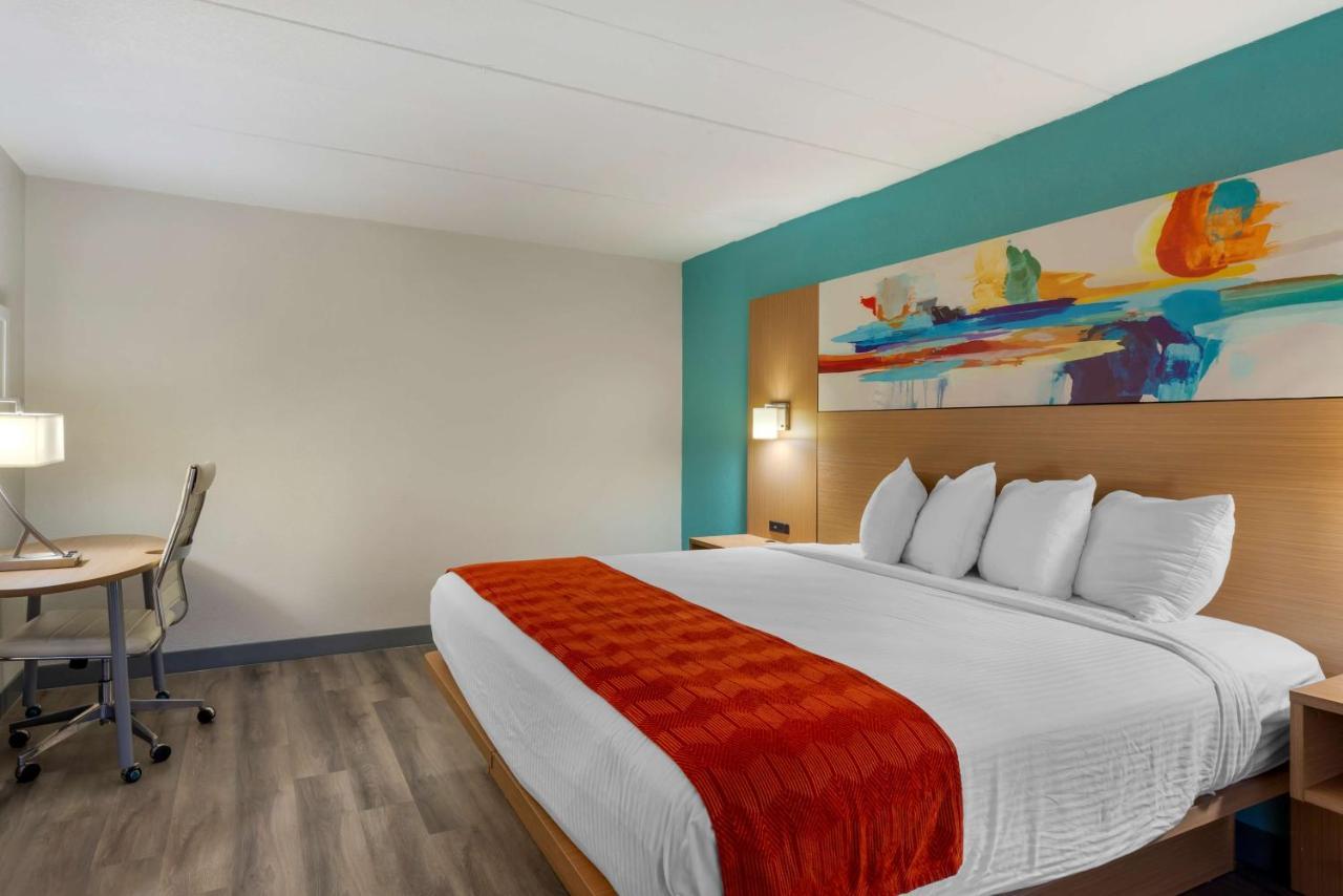 Best Western Plus Executive Hotel Richmond Dumbarton Экстерьер фото